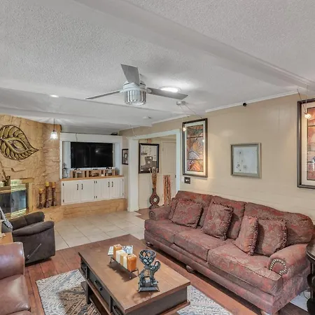 Cozy 4 Bedroom Home - Minutes To Downtown Tulsa